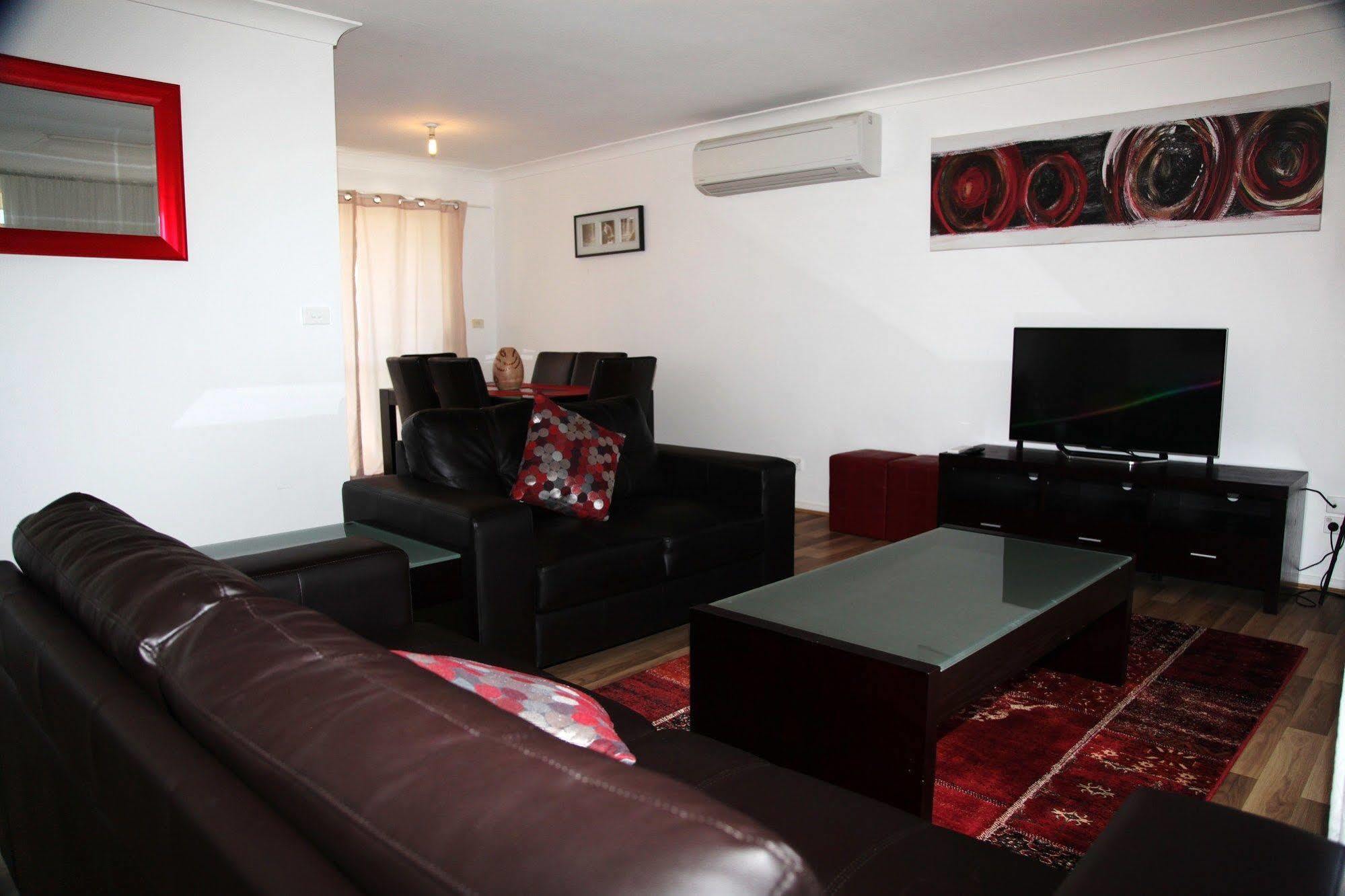 אוברון Titania Motel מראה חיצוני תמונה