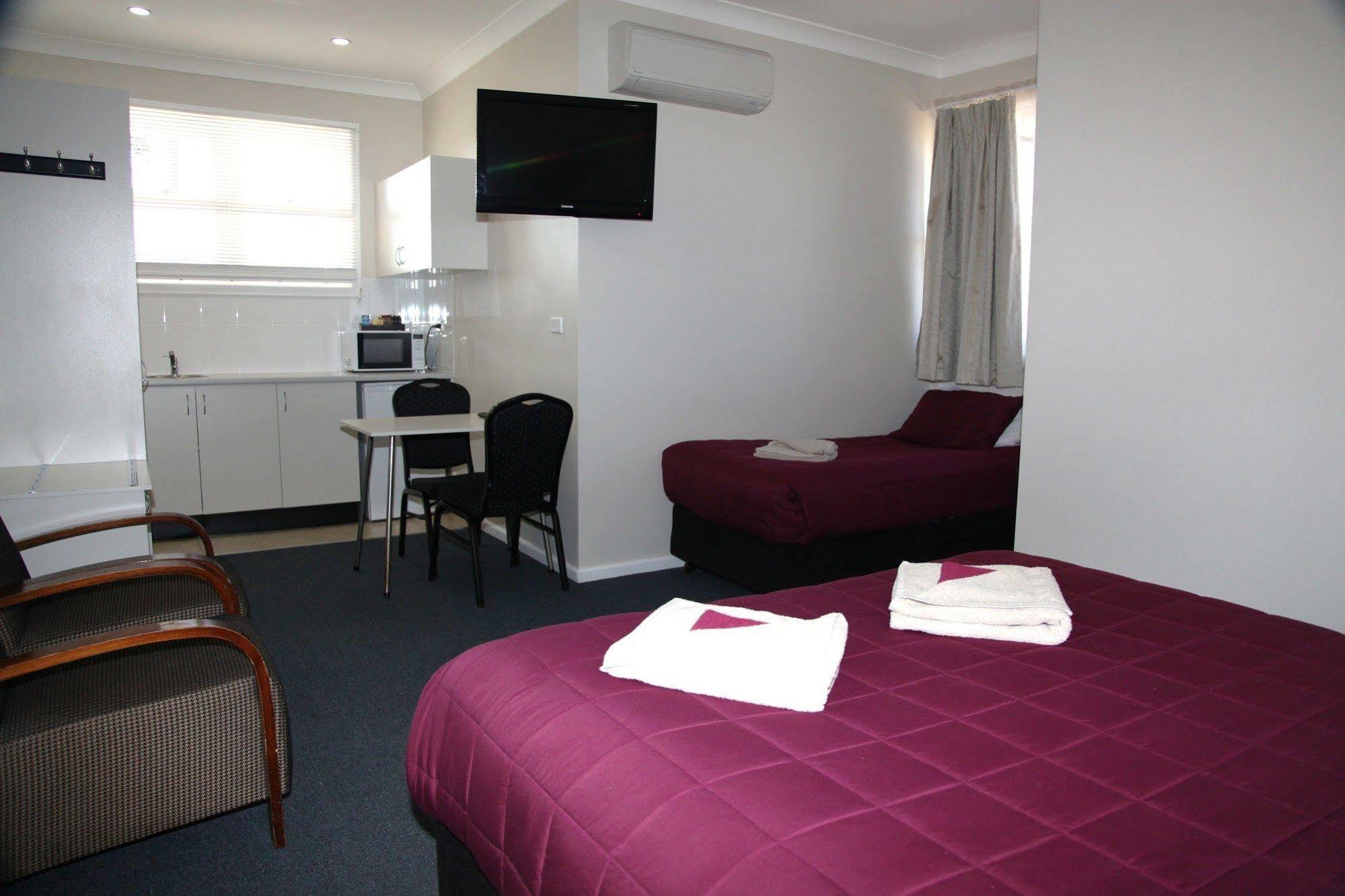 אוברון Titania Motel מראה חיצוני תמונה