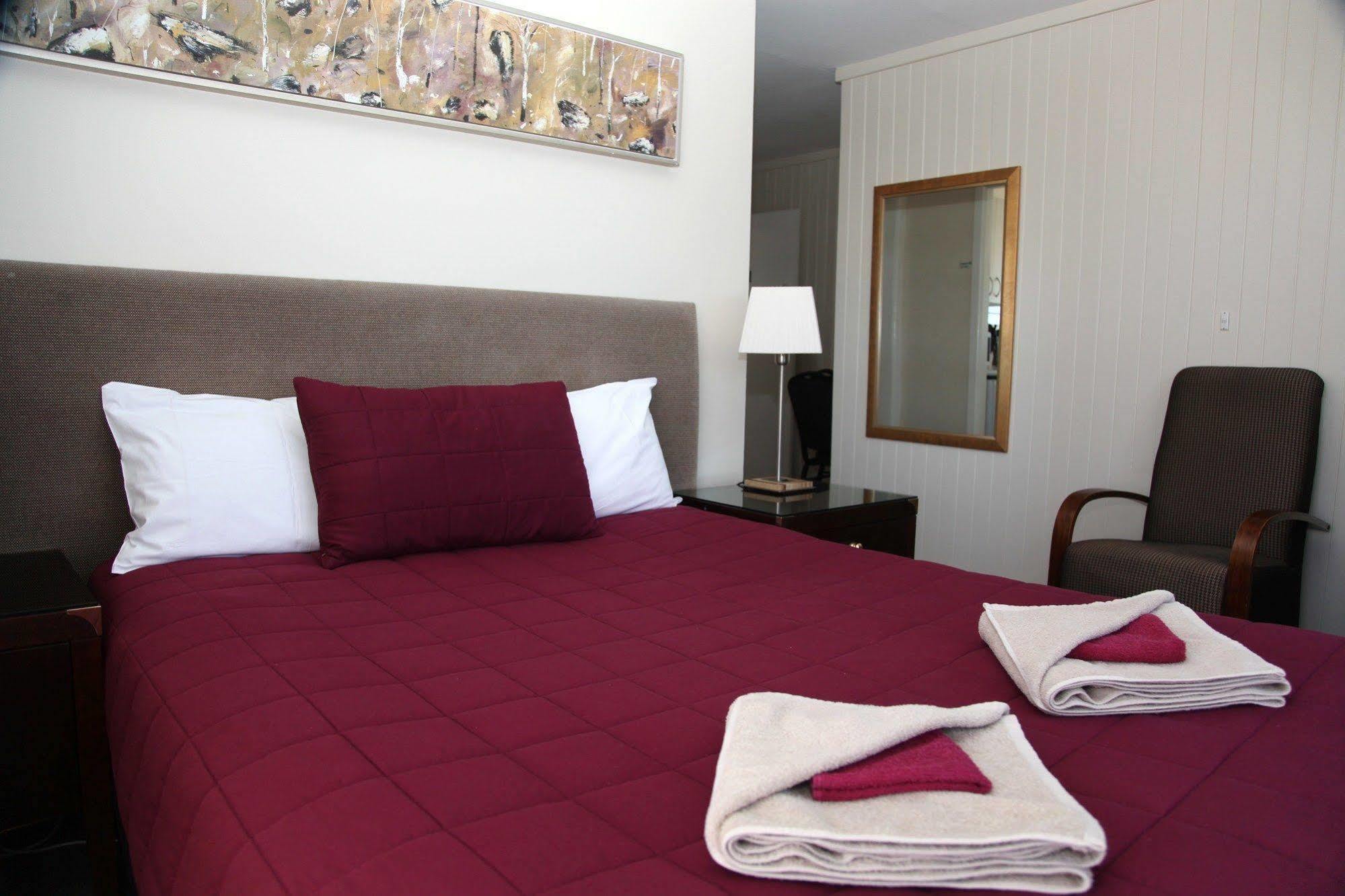 אוברון Titania Motel מראה חיצוני תמונה